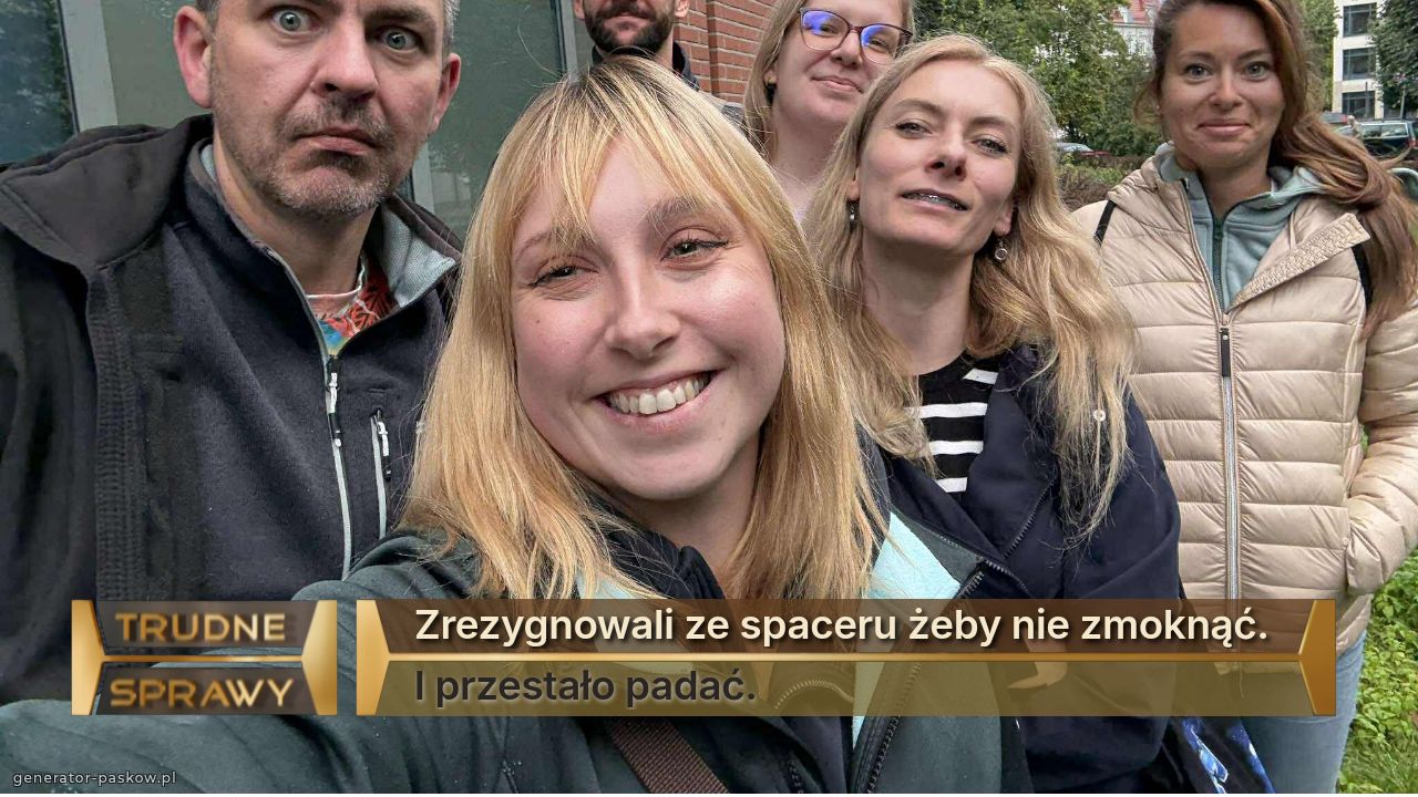 Zrezygnowali ze spaceru żeby nie zmoknąć.
I przestało padać.