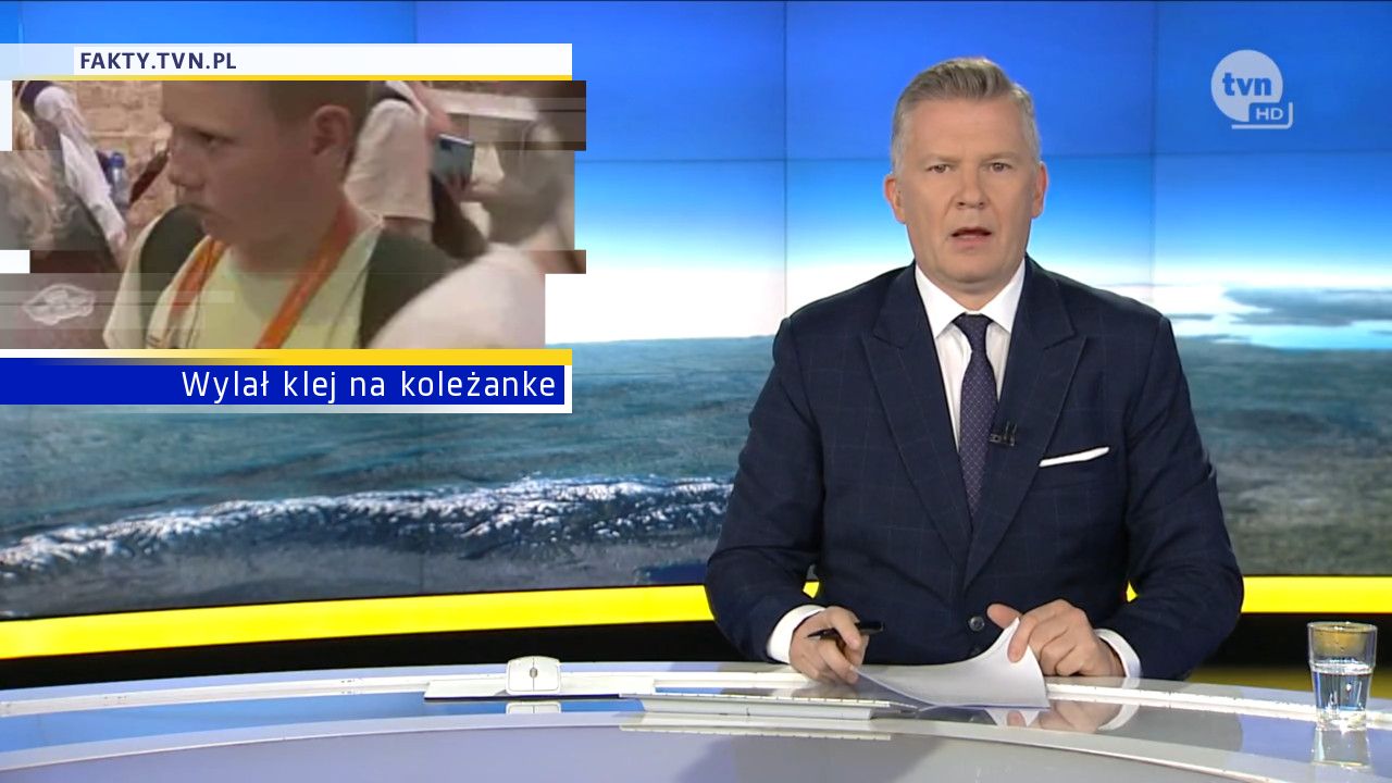 Wylał klej na koleżanke