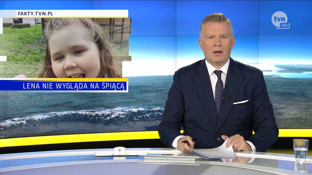 LENA NIE WYGLĄDA NA ŚPIĄCĄ